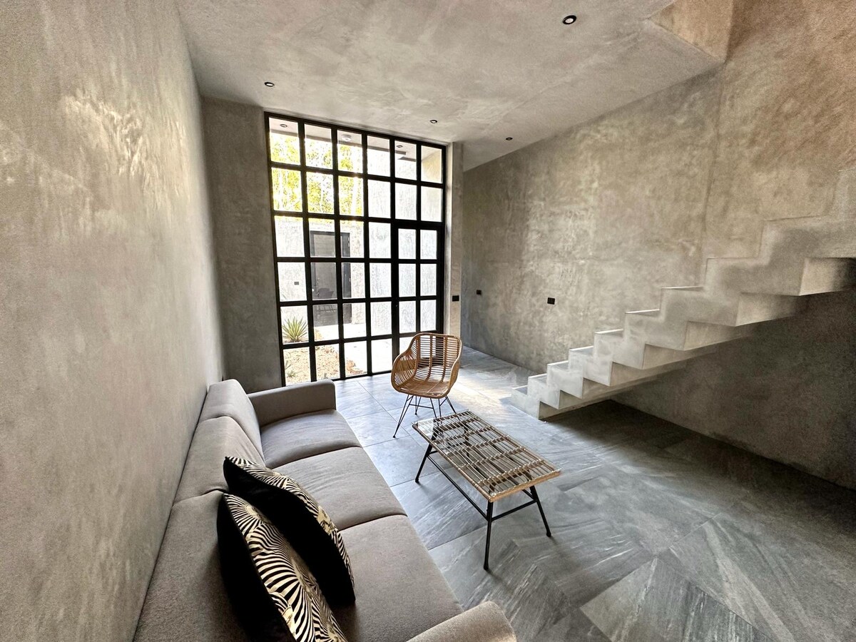 Casa Arroqueno casa moderna en la selva con capacidad para 8 huéspedes y alberca privada en selva de Tulum