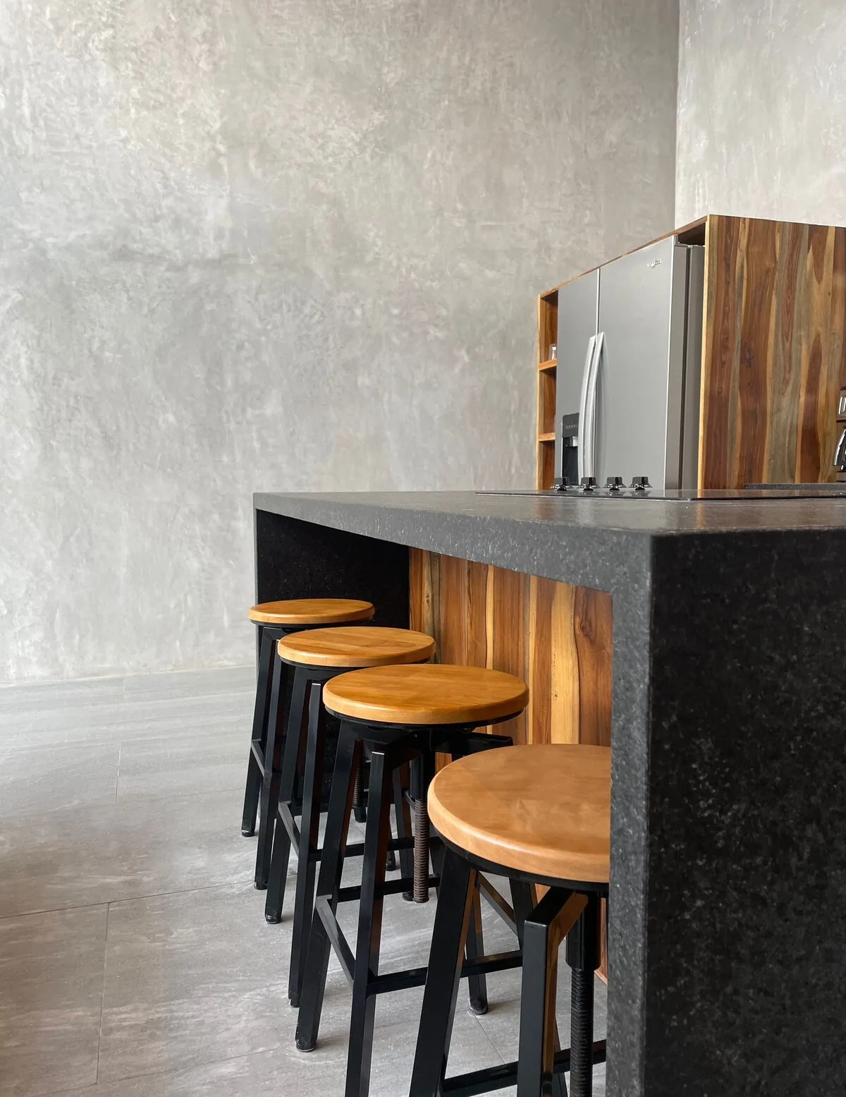 Casa Arroqueno renta vacacional de lujo con elegancia industrial y diseño tropical en Tulum