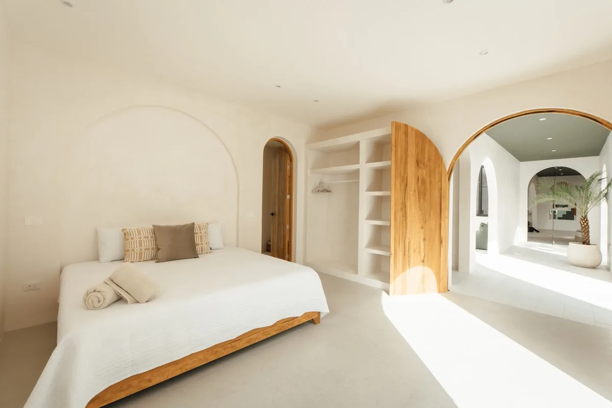 Área de sala Casa Lancelot con diseño abierto al aire libre