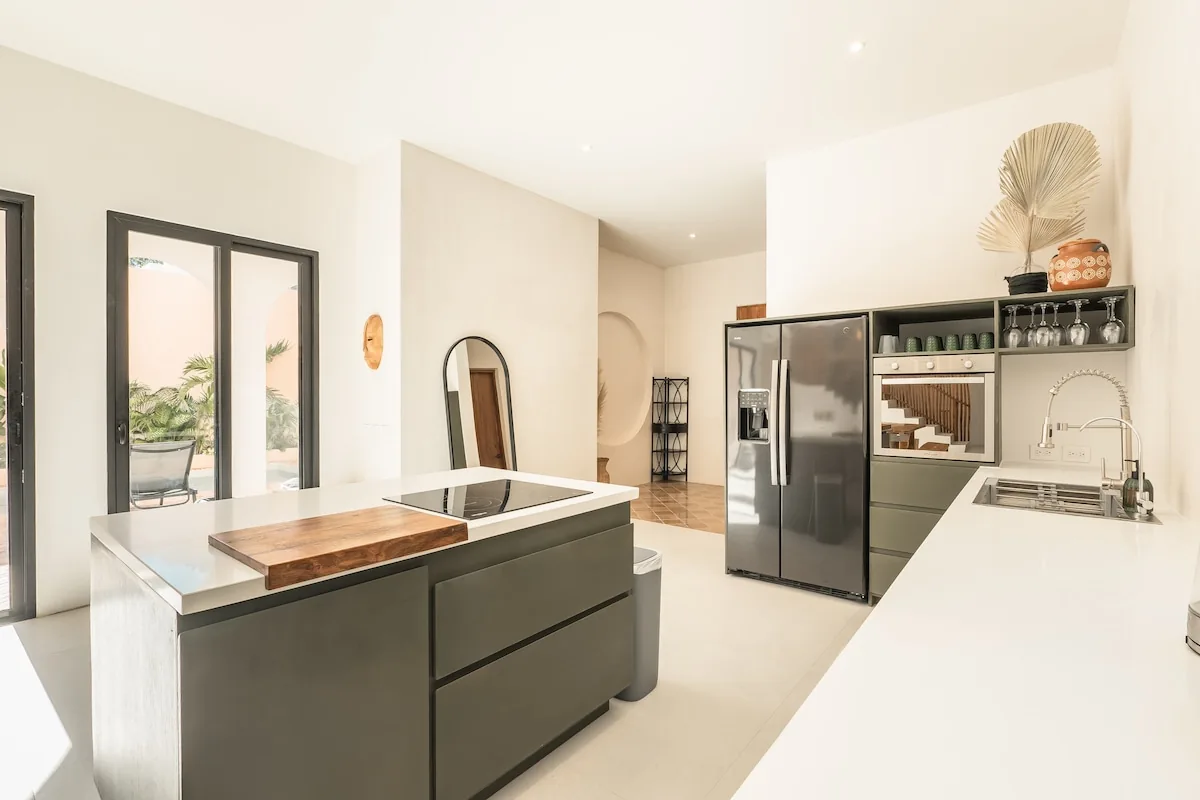 Casa Tabarka casa nueva de diseño para 10 huéspedes rodeada de selva tropical en Tulum